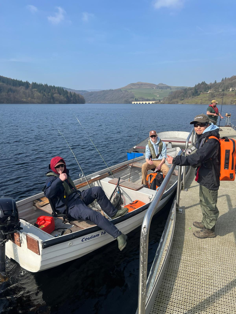 ladybower-u18-team-fly-fishing-from-boat